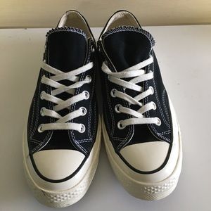 Converse Chuck Taylor low top size 6.5 M 8.5 Wm
